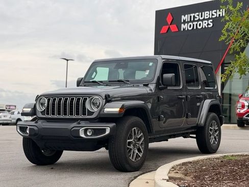 Used 2025 Jeep Wrangler Unlimited Sahara AWD/4WD image 8