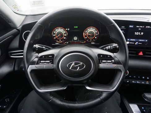 Used 2021 Hyundai Elantra SEL w/ Convenience Package image 3
