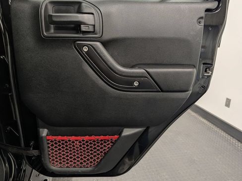 Used 2017 Jeep Wrangler Unlimited Rubicon AWD/4WD image 26