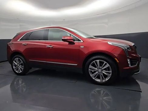 Used 2024 Cadillac XT5 Premium Luxury AWD/4WD image 2