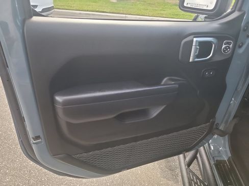 Certified 2025 Jeep Wrangler Sport AWD/4WD image 11