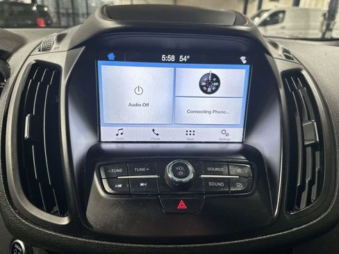 Used 2019 Ford Escape SE image 12