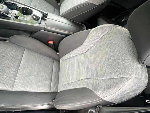 Used 2021 Nissan Rogue SV image 11