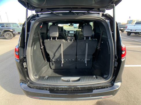 New 2026 Chrysler Pacifica Select AWD/4WD image 23