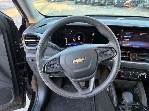 Used 2025 Chevrolet TrailBlazer LT image 32