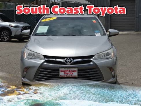 Used 2017 Toyota Camry LE FWD image 3