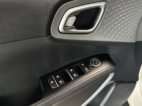 Used 2022 Kia Soul LX w/ Technology Package image 22