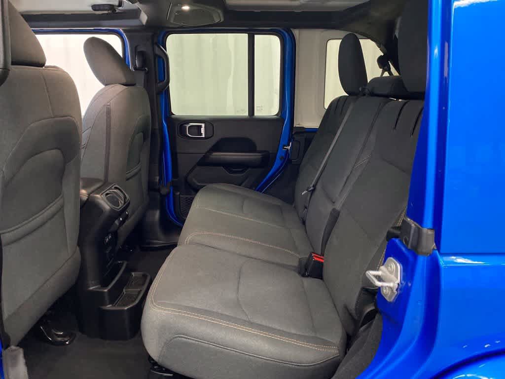 Used 2024 Jeep Wrangler Unlimited Sahara AWD/4WD image 17