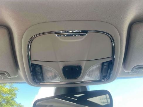 Used 2019 Jeep Cherokee Limited AWD/4WD image 34