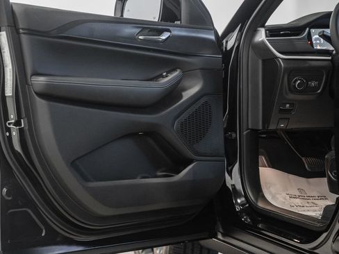 New 2025 Jeep Grand Cherokee Altitude image 36