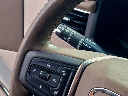 Used 2023 GMC Yukon XL Denali image 24