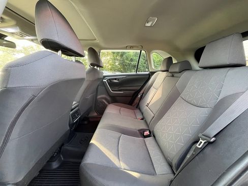 Used 2019 Toyota RAV4 XLE w/ Convenience Package FWD image 32