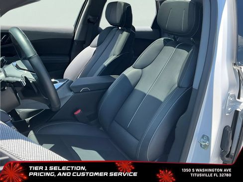 Used 2025 Cadillac Optiq Luxury 2 w/ LPO, Floor Liner Package AWD/4WD image 32
