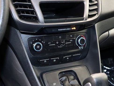 Used 2022 Ford Transit Connect XLT image 16