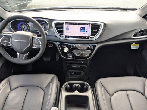 New 2026 Chrysler Voyager LX image 14