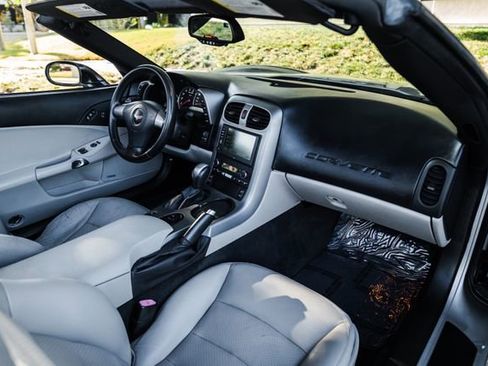 Used 2006 Chevrolet Corvette Convertible w/ Preferred Equipment Group image 15