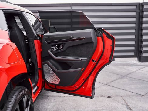 Used 2021 Lamborghini Urus image 26