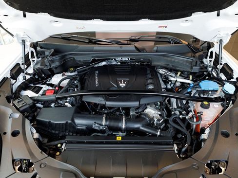 Certified 2023 Maserati Grecale Modena AWD/4WD image 11