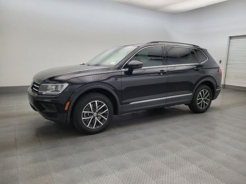Used 2020 Volkswagen Tiguan SE image 2