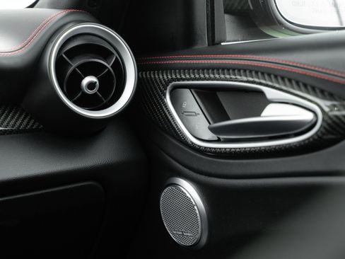 Used 2023 Alfa Romeo Giulia Estrema image 34