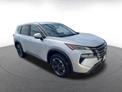 Used 2025 Nissan Rogue SV image 1