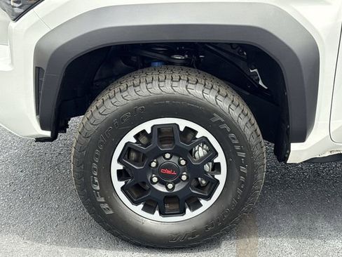 Used 2025 Toyota Tacoma TRD Off-Road AWD/4WD image 21