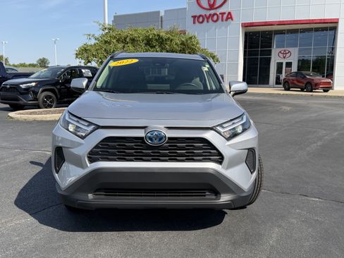 Used 2022 Toyota RAV4 XLE w/ Convenience Package AWD/4WD image 2