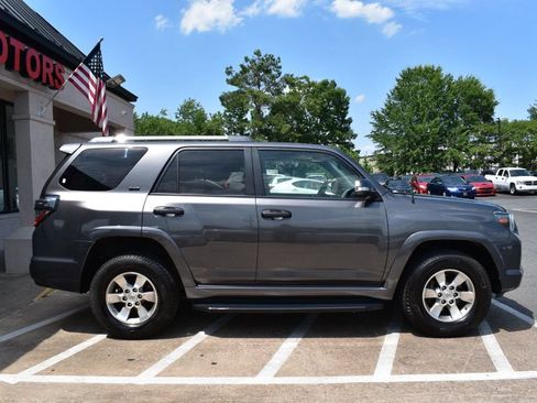 Used 2010 Toyota 4Runner SR5 AWD/4WD image 6