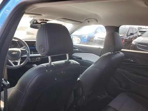 Certified 2025 Chevrolet Trax LT w/ Driver Confidence Package FWD image 9