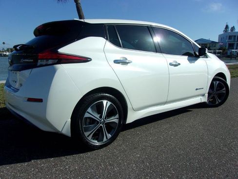 Used 2019 Nissan Leaf SL w/ SL Technology Package FWD image 6