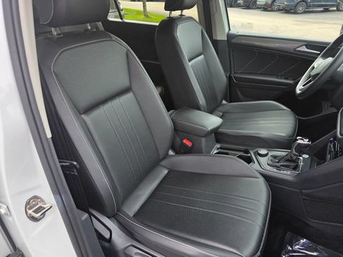 Used 2024 Volkswagen Tiguan SE AWD/4WD image 8