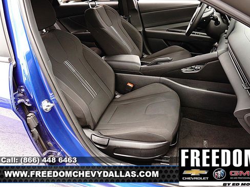 Used 2025 Hyundai Elantra Sport FWD image 11