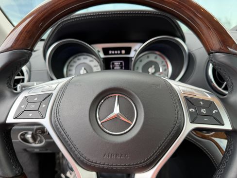 Used 2013 Mercedes-Benz SL 550 image 34