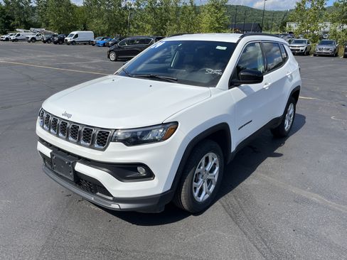 Used 2024 Jeep Compass Latitude AWD/4WD image 1