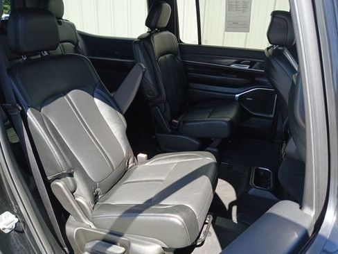 Used 2024 Jeep Wagoneer Series II AWD/4WD image 29