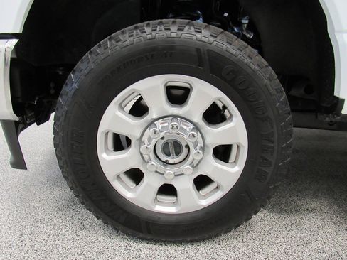 Used 2023 Ford F250 XLT AWD/4WD image 11