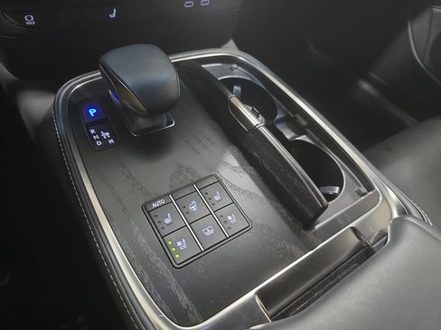 Used 2023 Lexus LS 500 w/ Accessory Package (Z2) RWD image 23