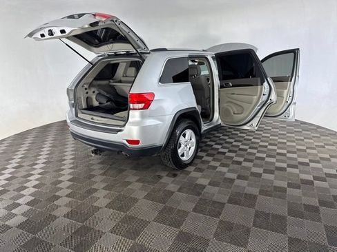 Used 2012 Jeep Grand Cherokee Laredo w/ Laredo E Group AWD/4WD image 17
