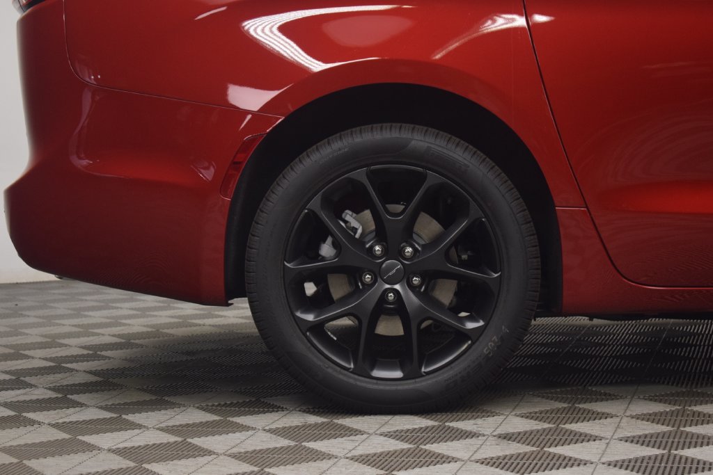 New 2027 Chrysler Pacifica Select AWD/4WD image 8