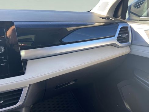 Used 2025 Volkswagen Taos SE w/ Panoramic Sunroof Package image 36