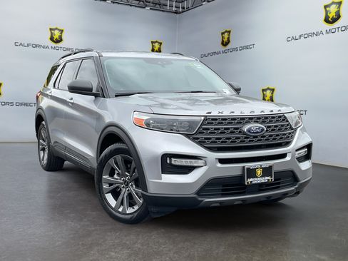 Used 2021 Ford Explorer XLT w/ Equipment Group 202A RWD image 3