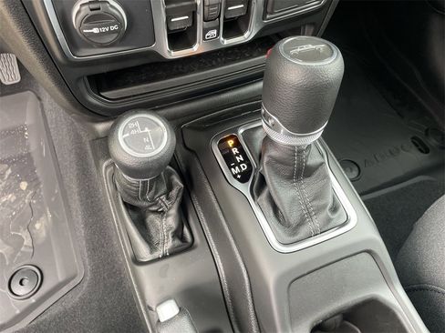 New 2025 Jeep Gladiator Sport image 21