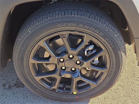 New 2026 Jeep Compass Latitude image 8