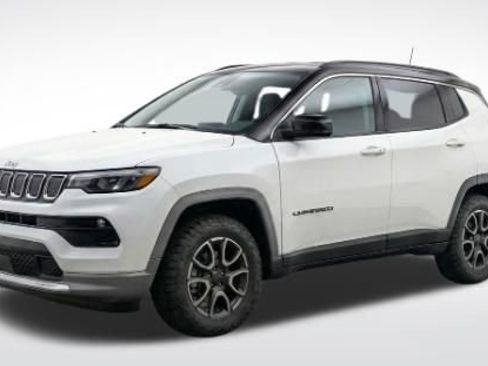 Used 2025 Jeep Compass Trailhawk AWD/4WD image 6
