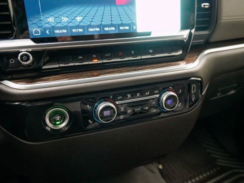 Used 2022 GMC Sierra 1500 SLE image 29