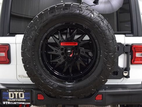 Used 2024 Jeep Wrangler Unlimited Rubicon w/ Capability Package image 25