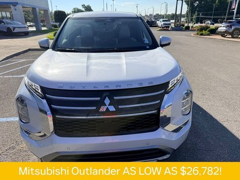 Used 2025 Mitsubishi Outlander SE FWD image 21