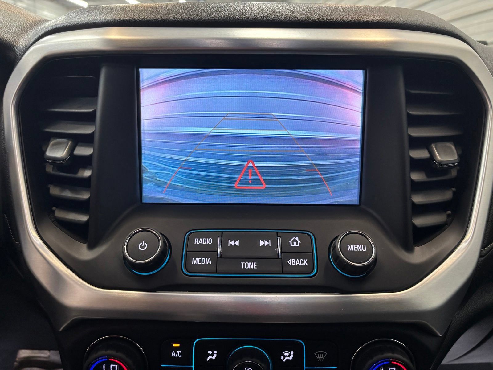 Used 2018 GMC Acadia SLT AWD/4WD image 21