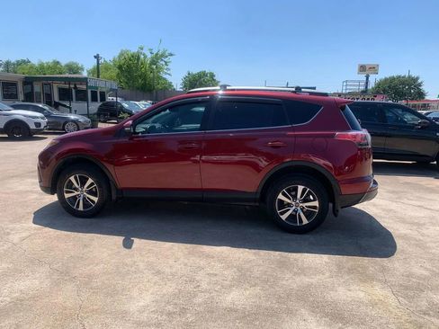 Used 2018 Toyota RAV4 XLE w/ Plus Extra Value Package FWD image 9