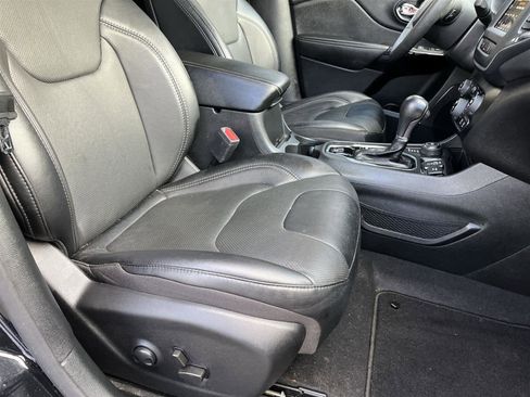 Used 2023 Jeep Cherokee Altitude Lux image 16